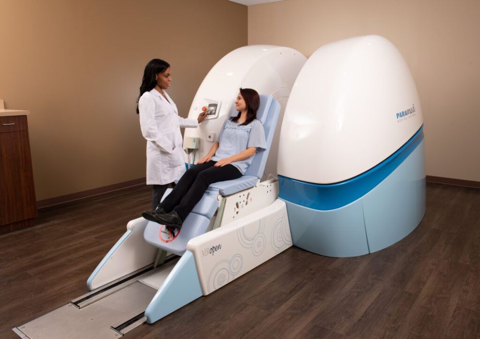 An open MRI scanner with open sides